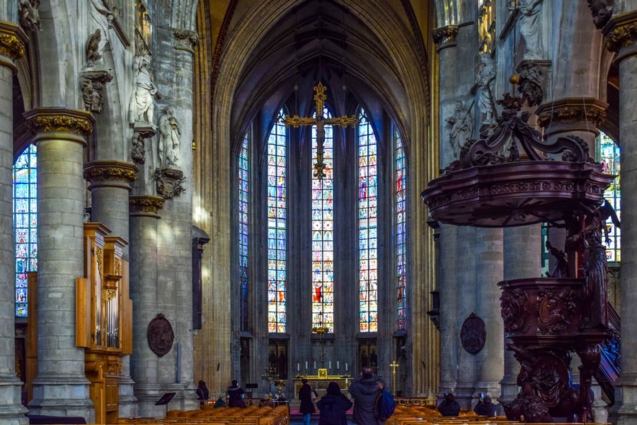 cosa-vedere-a-bruxelles-chiesa-di-notre-dame-du-sablon-02 Cosa vedere a Bruxelles in due giorni: itinerario e diario di viaggio