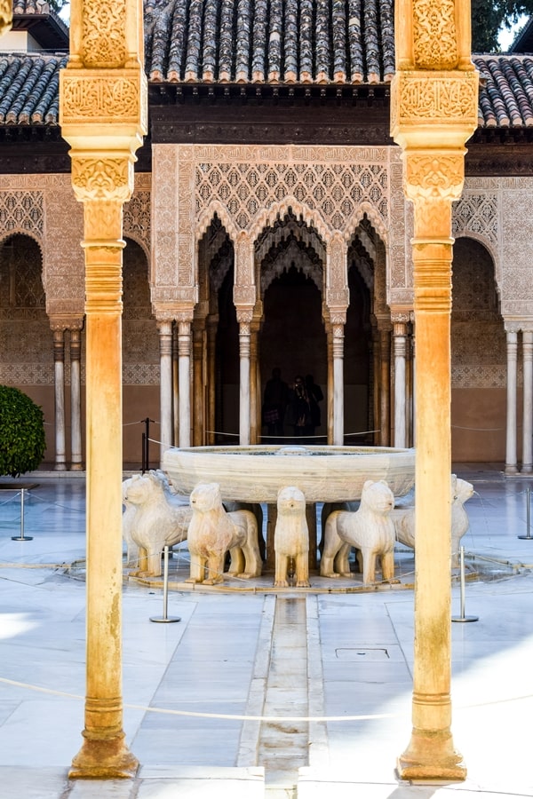 alhambra-granada-cortile-dei-leoni-01 L'Alhambra di Granada: tutte le informazioni sulla visita e i biglietti