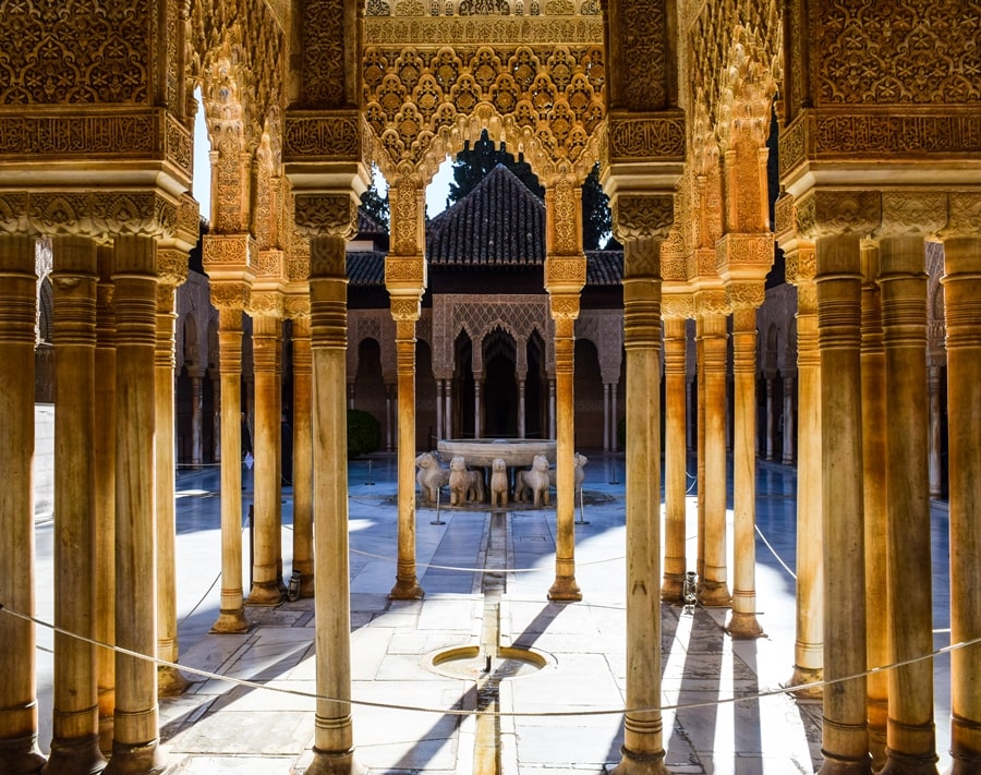 alhambra-granada-cortile-dei-leoni-03 L'Alhambra di Granada: tutte le informazioni sulla visita e i biglietti