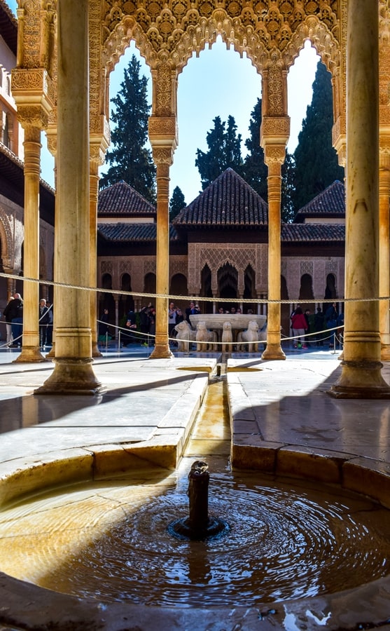 alhambra-granada-cortile-dei-leoni-04 L'Alhambra di Granada: tutte le informazioni sulla visita e i biglietti
