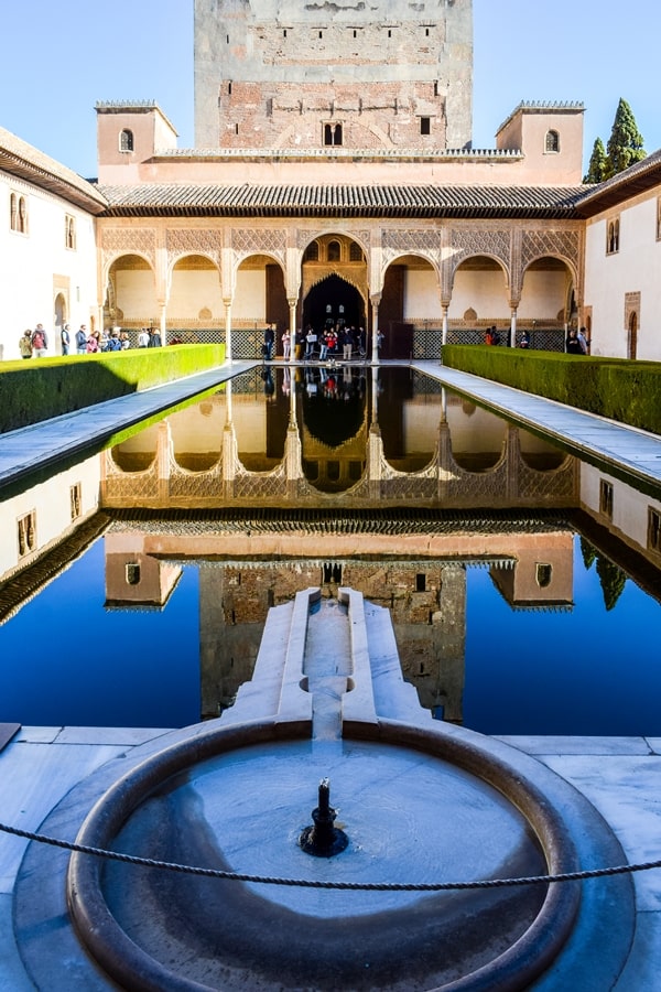 alhambra-granada-palazzo-comeres-cortile-mirto-01 L'Alhambra di Granada: tutte le informazioni sulla visita e i biglietti