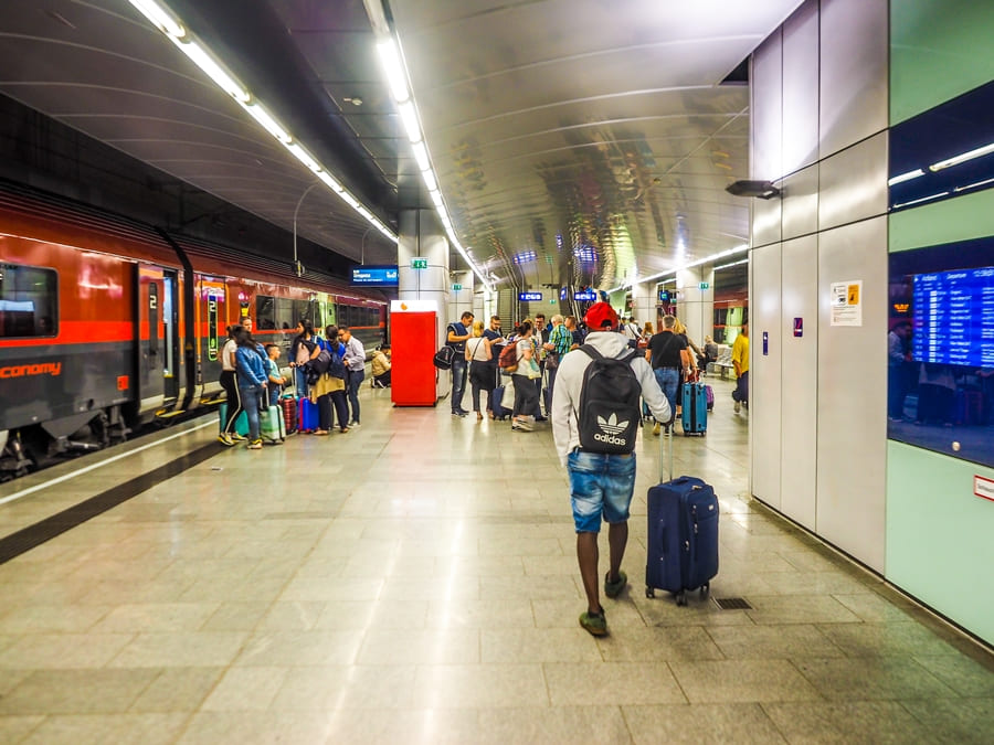 aeroporto-vienna-stazione-ferroviaria Aeroporto di Vienna: tutti i collegamenti con il centro città