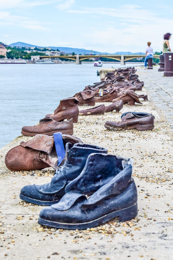 cosa-vedere-a-budapest-scarpe-sul-danubio-02 Budapest: cosa vedere in due giorni