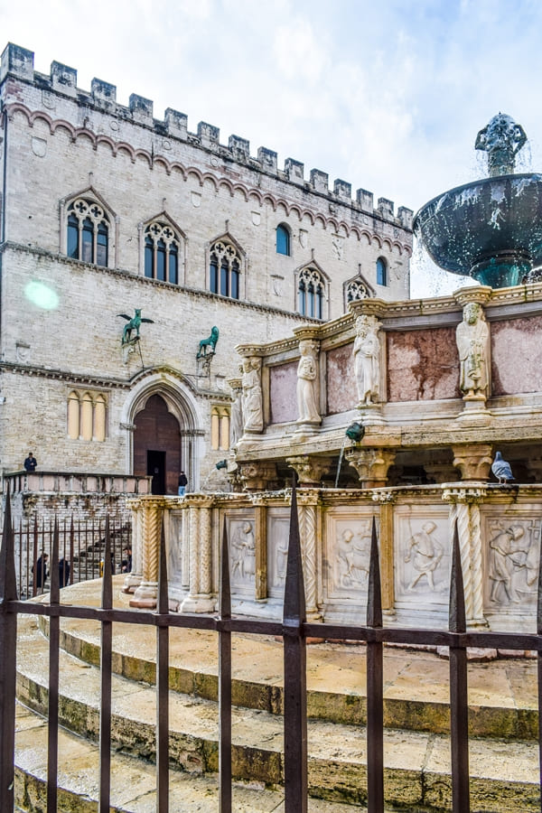 cosa-vedere-a-perugia-piazza-iv-novembre-02 Cosa vedere a Perugia: i luoghi da non perdere