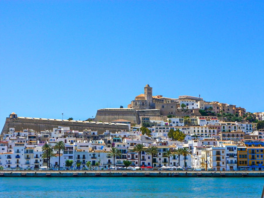 dove-dormire-a-ibiza-02 Dove dormire a Ibiza: le migliori opzioni per una vacanza indimenticabile